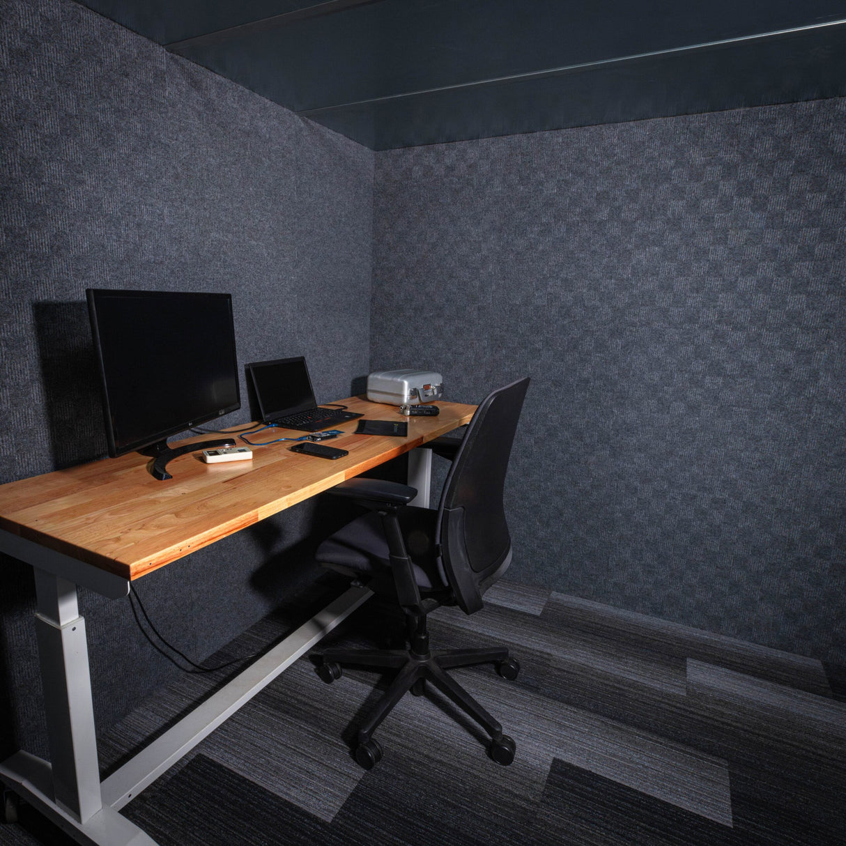 Hardwall modular faraday enclosure – rf/emi portable shielding room (8′ x 8′ x 7′) with vestibule (4′ x 6′ x 7′)