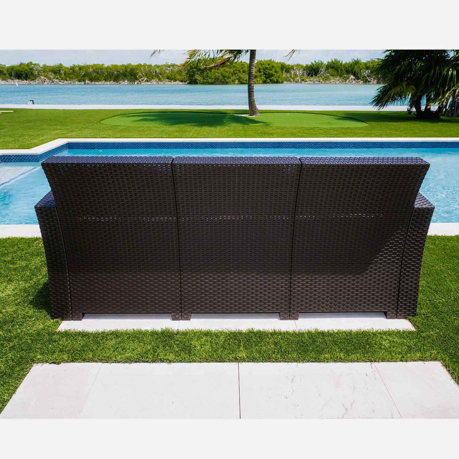 Plastique Sofa w/cushions