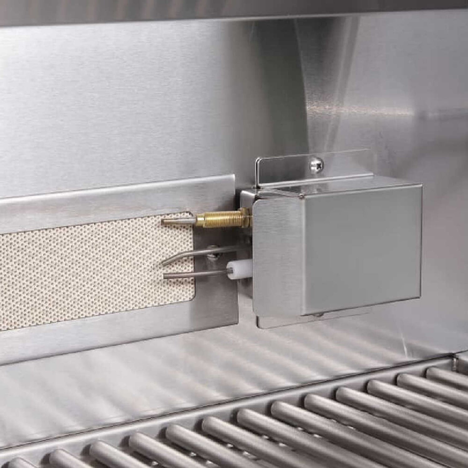 Edgestar 89K BTU 36" Wide Natural Gas Built In Grill With Insulated Jacket And Double Access Doors (SAK31258)