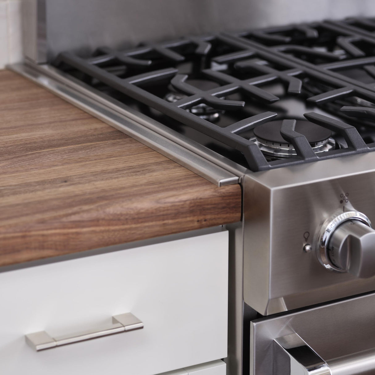 VIKING RVDR33025BGHLP 30" Self-Cleaning Dual Fuel Range - RVDR3302 Viking 3 Series Gold