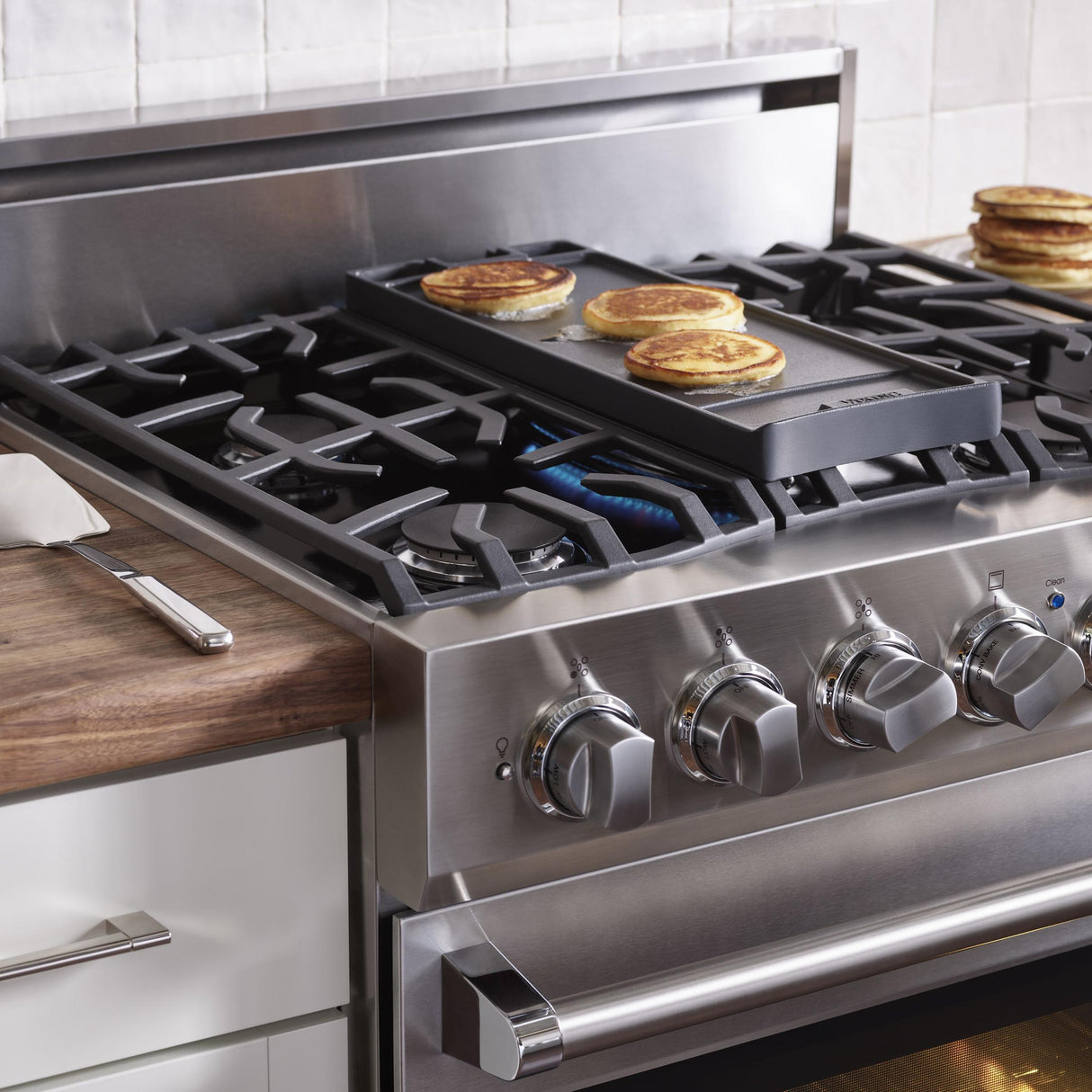 VIKING RVGR33025BIVLP 30" Self-Cleaning Gas Range - RVGR3302 Viking 3 Series Green