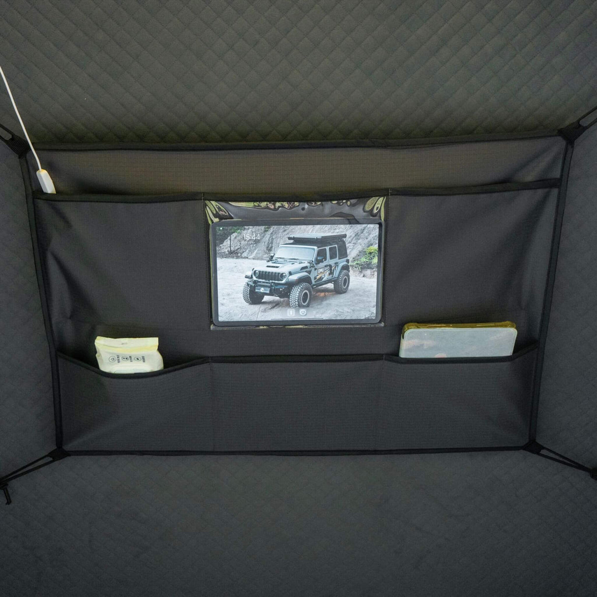 Heavy-Duty 2-3 Person Hardshell Rooftop Tent With Ladder (SAK93120)