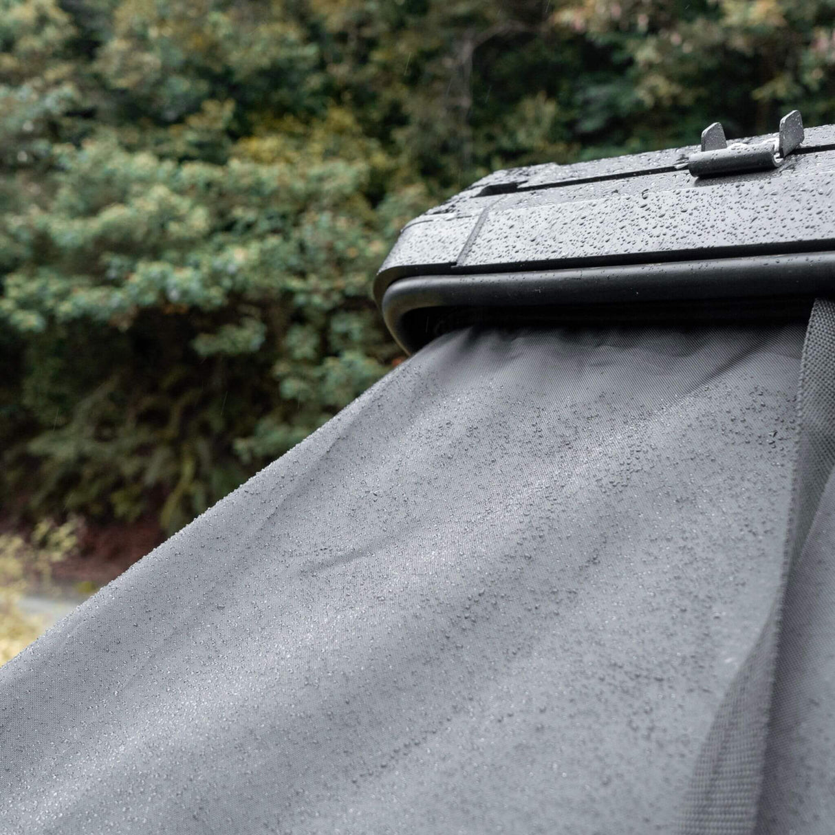 Heavy-Duty 2-3 Person Hardshell Rooftop Tent With Ladder (SAK93120)