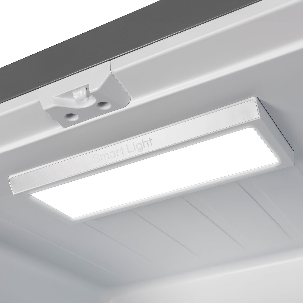 FORNO Espresso Gallipoli 30" 17.5 Cu. Ft. Refrigerator with Ice Maker in White with Silver Handles, FFFFD1974-31WHT