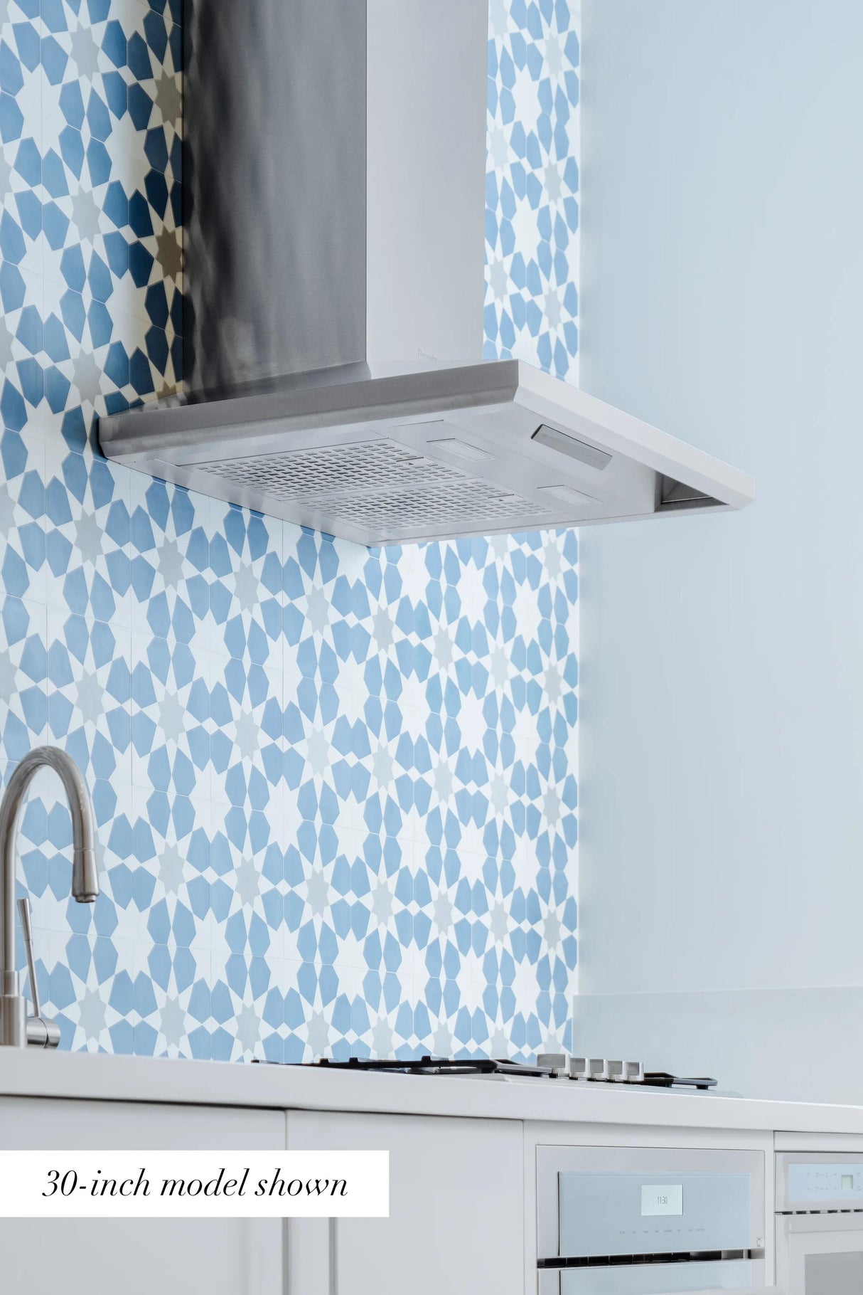 THERMADOR HMCB36WS Masterpiece® Pyramid Chimney Wall Hood 36'' in Stainless Steel