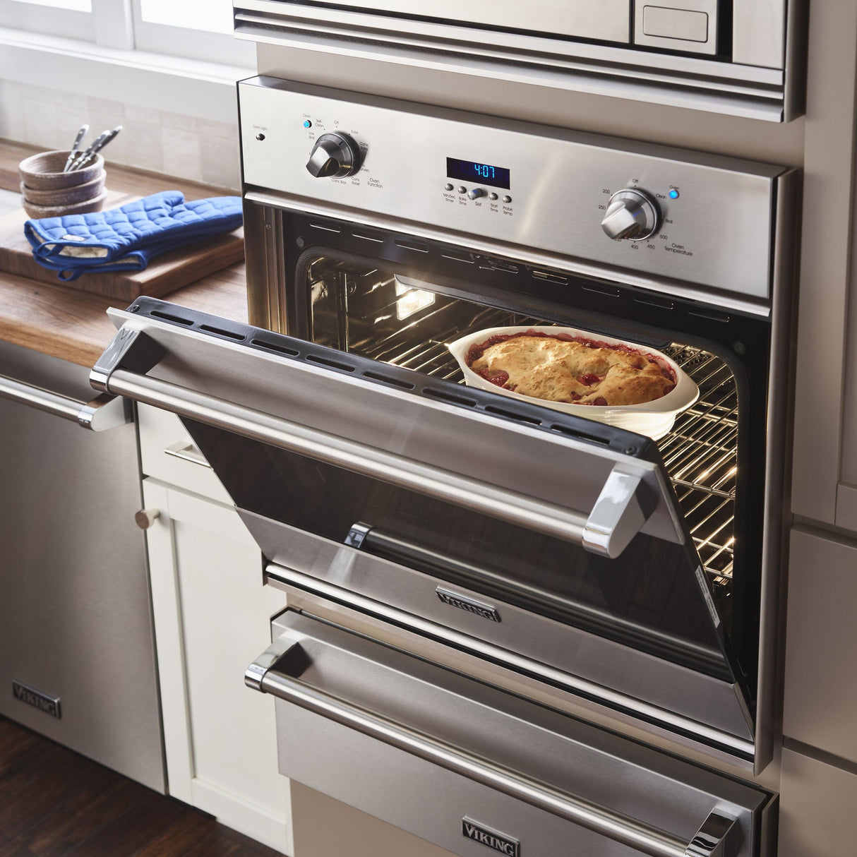 VIKING RVSOE330SS 30" Electric Single Oven - RVSOE in Stainless Steel