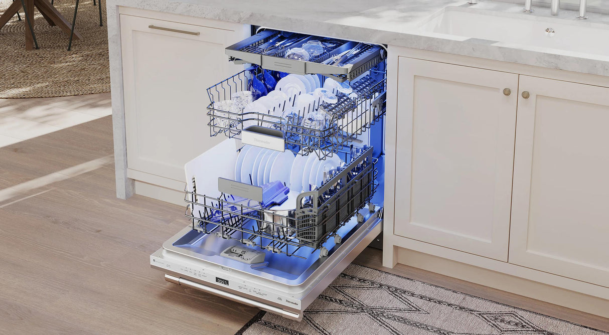 THERMADOR DWHD660EFP Sapphire® Dishwasher 24'' Professional in Stainless Steel