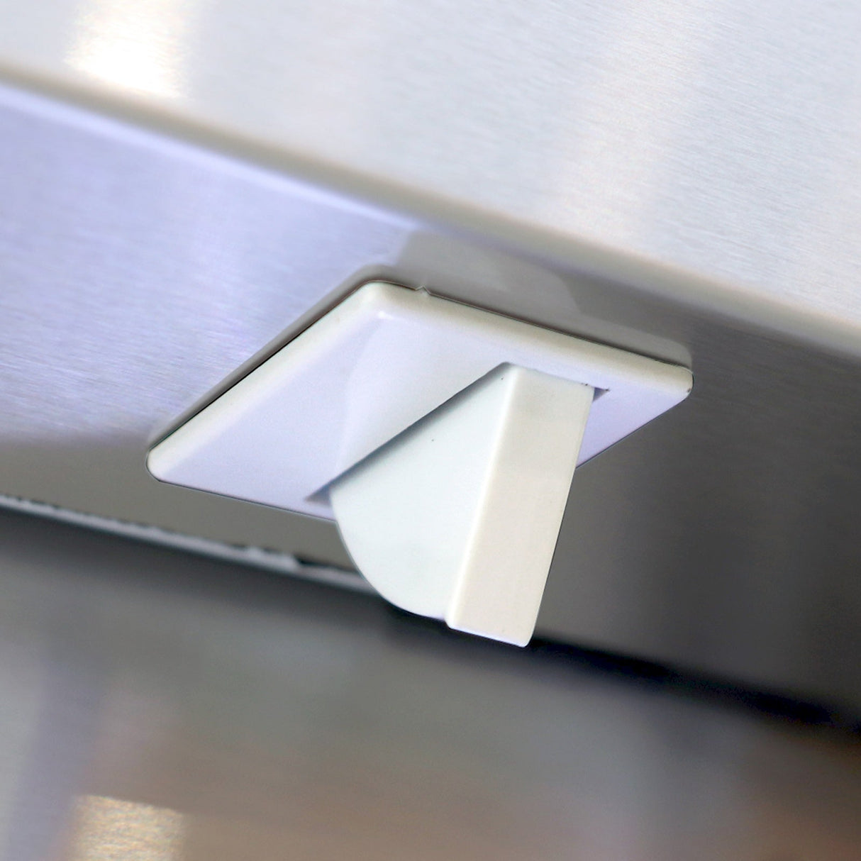 27"W Commercial Freezer 19 cu. ft. Single Solid Door Reach-In Freezer